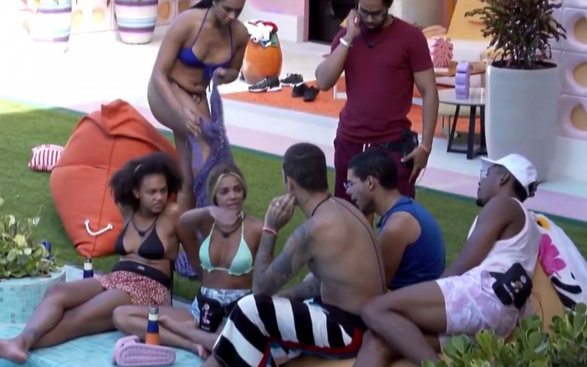 Brunna Gon&ccedil;alves explica Jogo da Disc&oacute;rdia para Pedro Scooby - reprodu&ccedil;&atilde;o da TV Globo