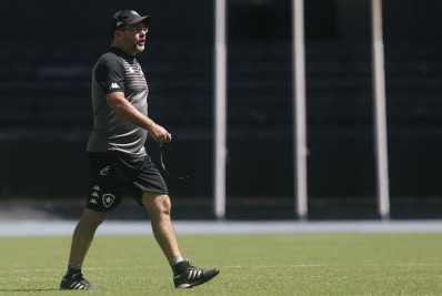 Enderson concorda com análise mais criteriosa de reforços no Botafogo: 'Tendência é errar menos'