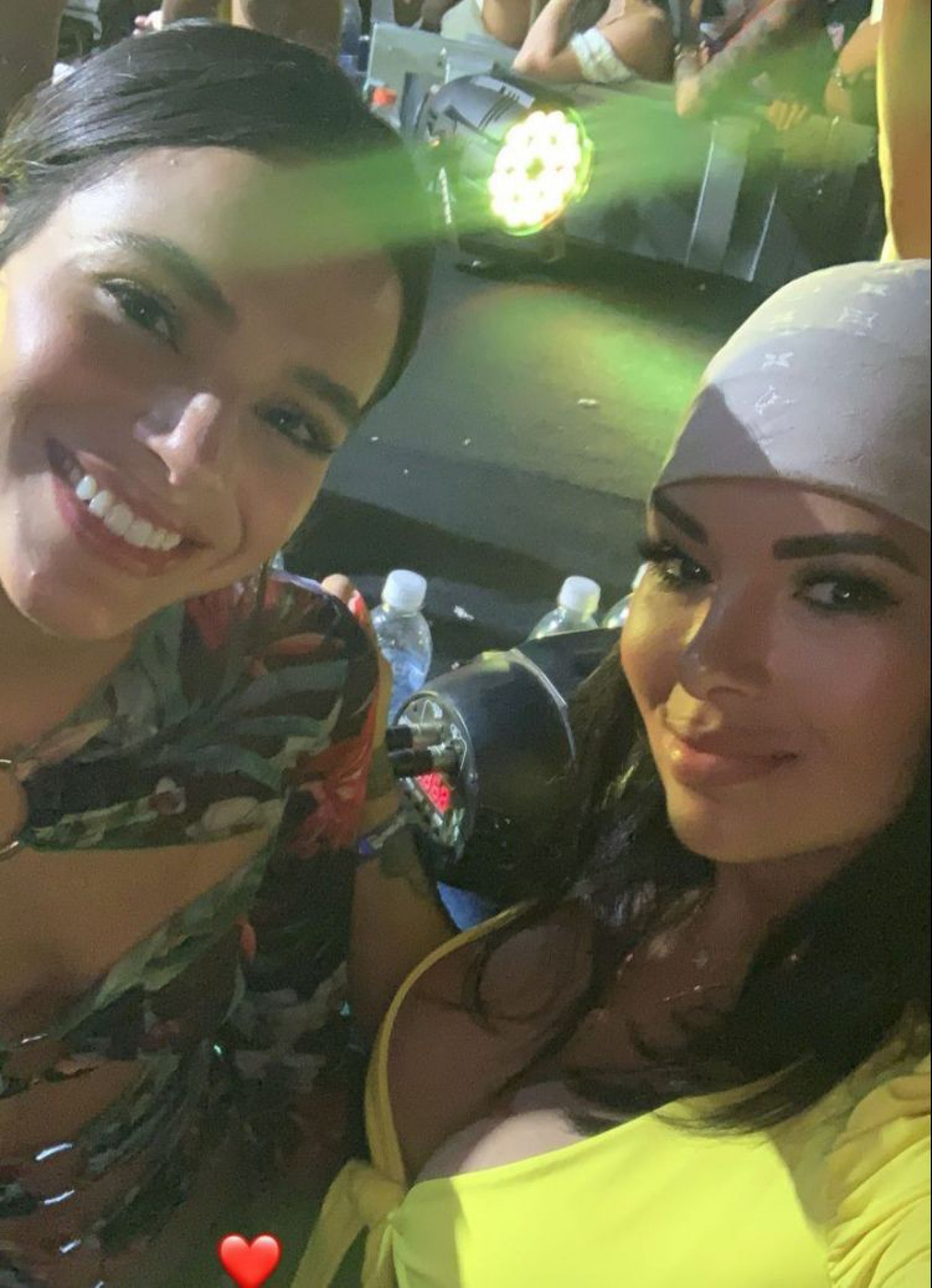 Ariadna Arantes e Bruna Marquezine marcaram presença no ensaio do bloco de Anitta - Reprodução/Instagram