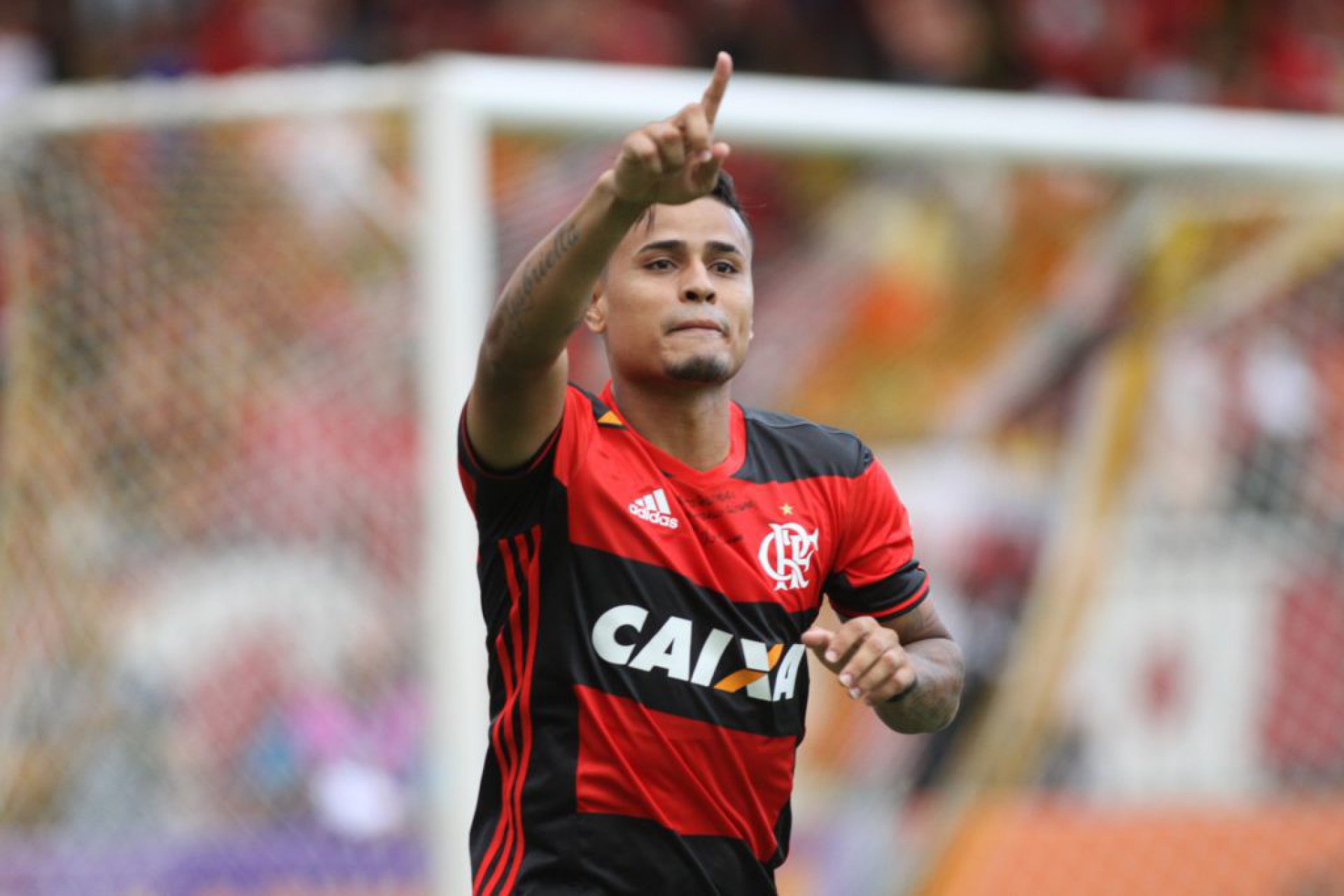 Atacante com passagens por Flamengo e Botafogo é anunciado por clube da Série A