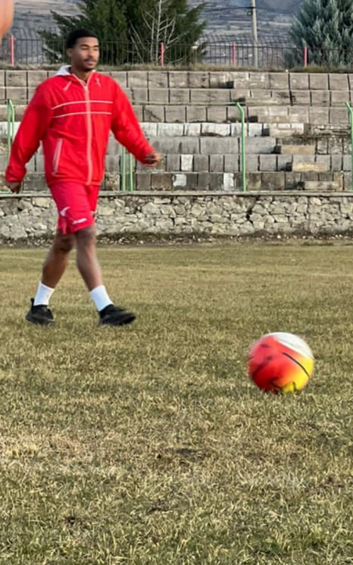 Jap&atilde;o treinando no Klubi Sportiv Gramozi Ersek&euml;