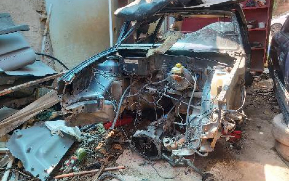 Pol&iacute;cia Civil estoura local de desmanche de carros furtados de Mag&eacute;.