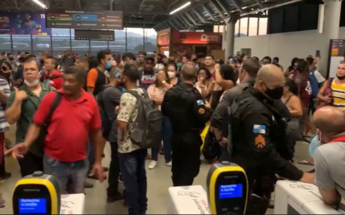 Esta&ccedil;&atilde;o de S&atilde;o Crist&oacute;v&atilde;o ficou lotada