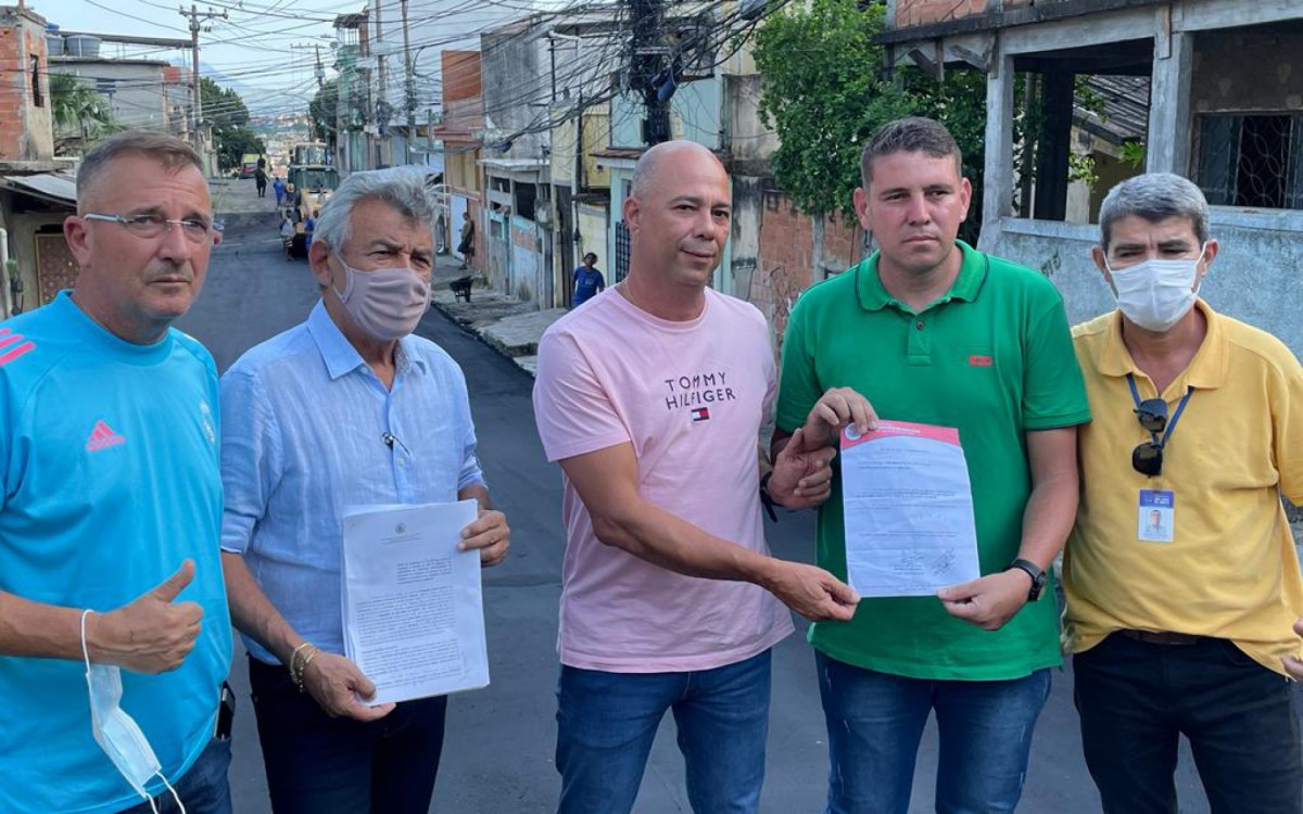 Secret&aacute;rio de Tr&acirc;nsito e Transportes Bebeto, Prefeito Dr. Jo&atilde;o, Valdecy da Sa&uacute;de, vereador Marcinho da cesta b&aacute;sica e o Coordenador de pavimenta&ccedil;&atilde;o da cidade Neno Vanderlei