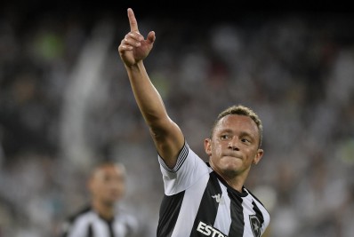 Carlinhos passará por cirurgia e desfalca o Botafogo por tempo indeterminado