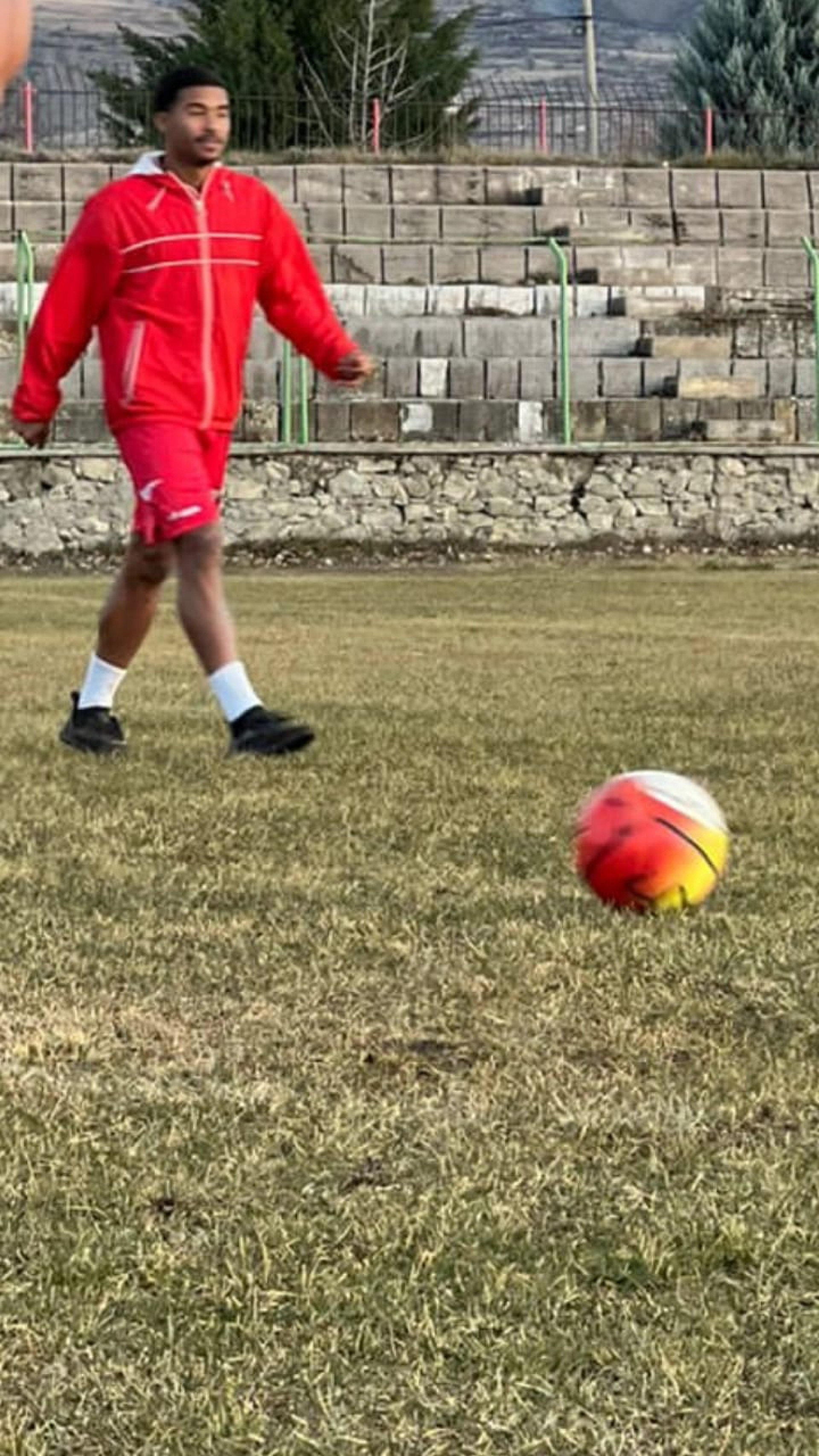 Jap&atilde;o treinando no Klubi Sportiv Gramozi Ersek&euml; - Diulga&ccedil;&atilde;o