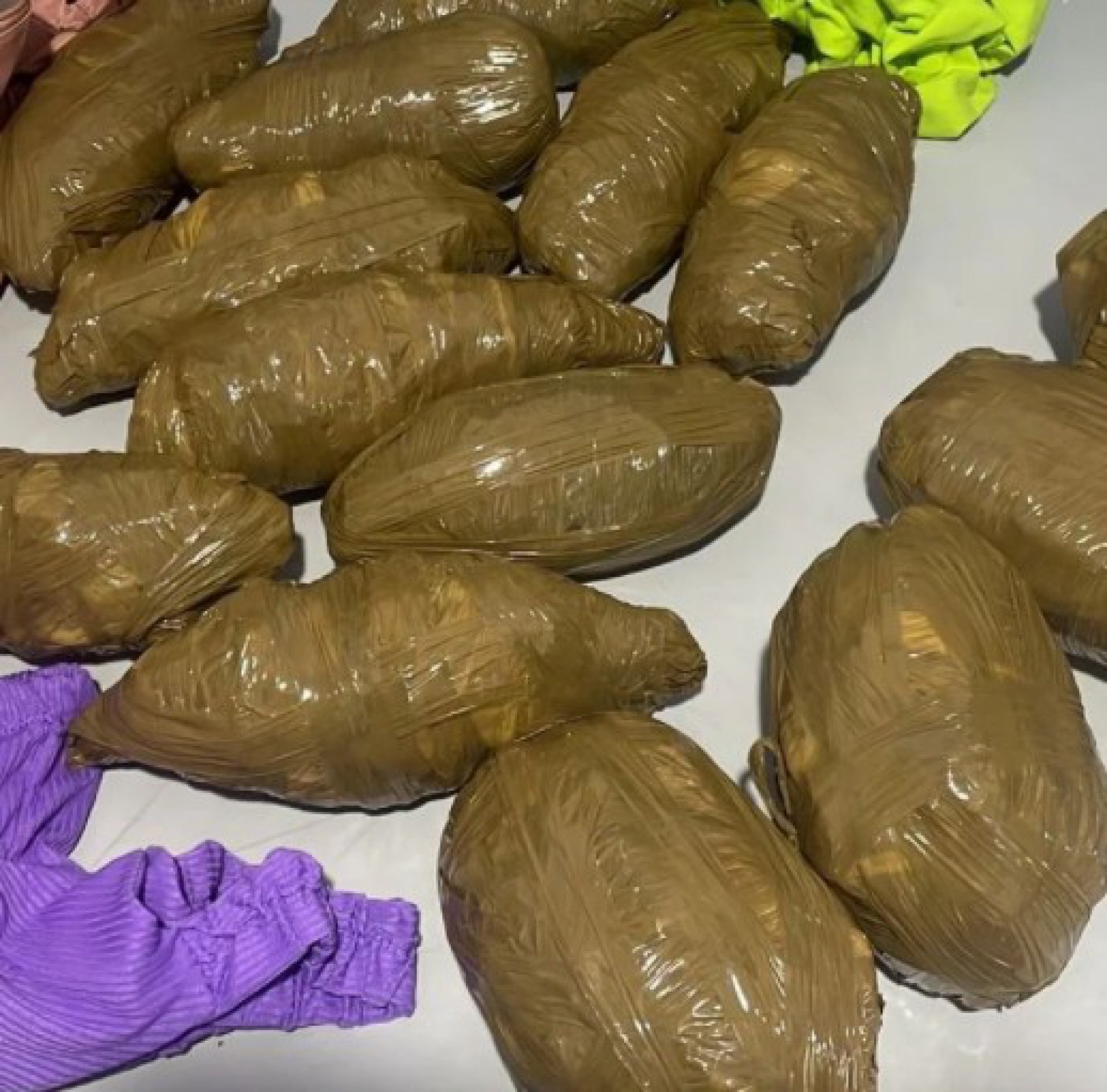 A ocorrência foi registrada na 119ª DP, onde as mesmas permaneceram presas. - Sabrina Sá (Rc24h)