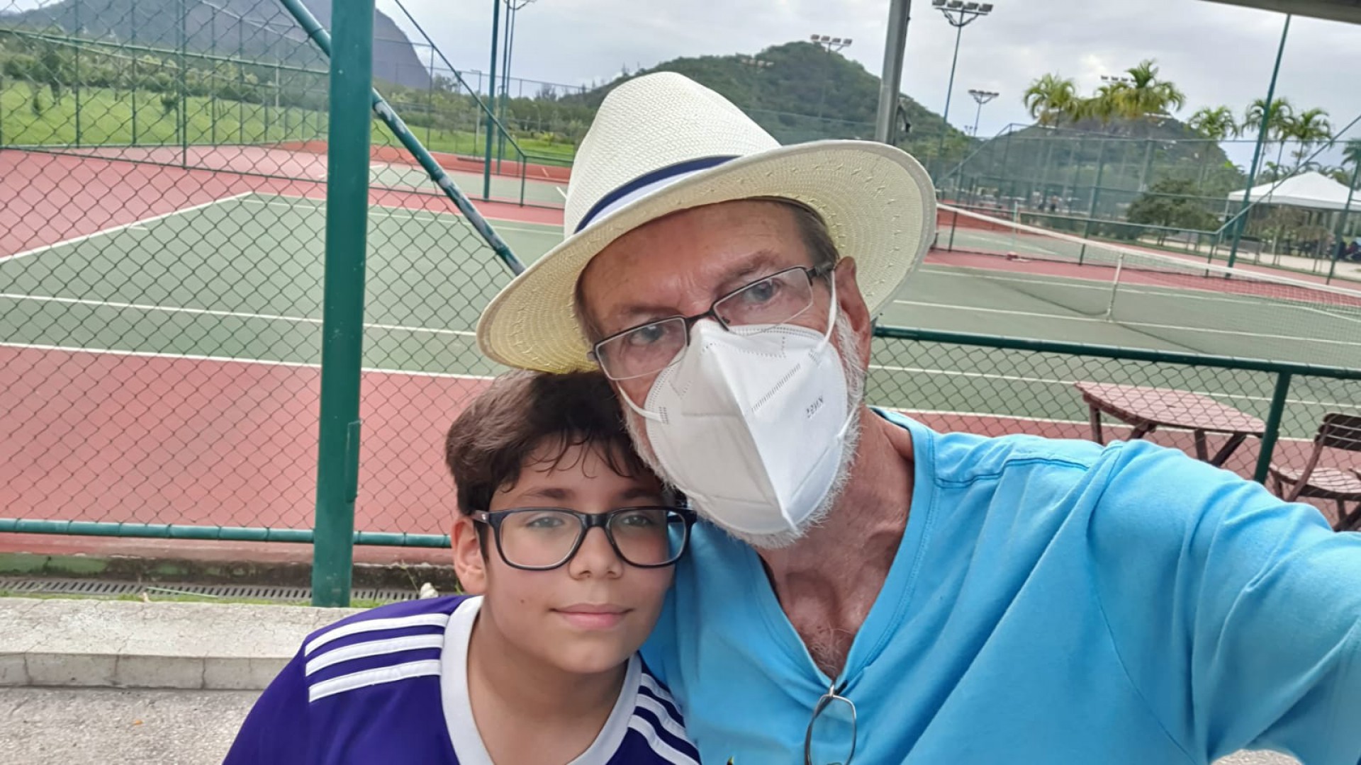 Prefeito Bonifácio preferiu curtir praia com netinho João - Arq. pessoal