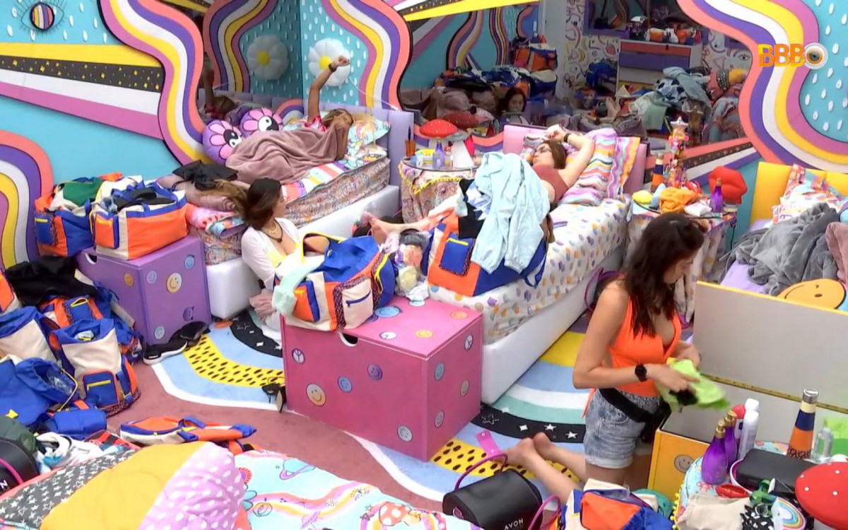 Sisters usam relógio enviado pela produção do 'BBB 22' para monitorar os participantes - Reprodução/Globoplay