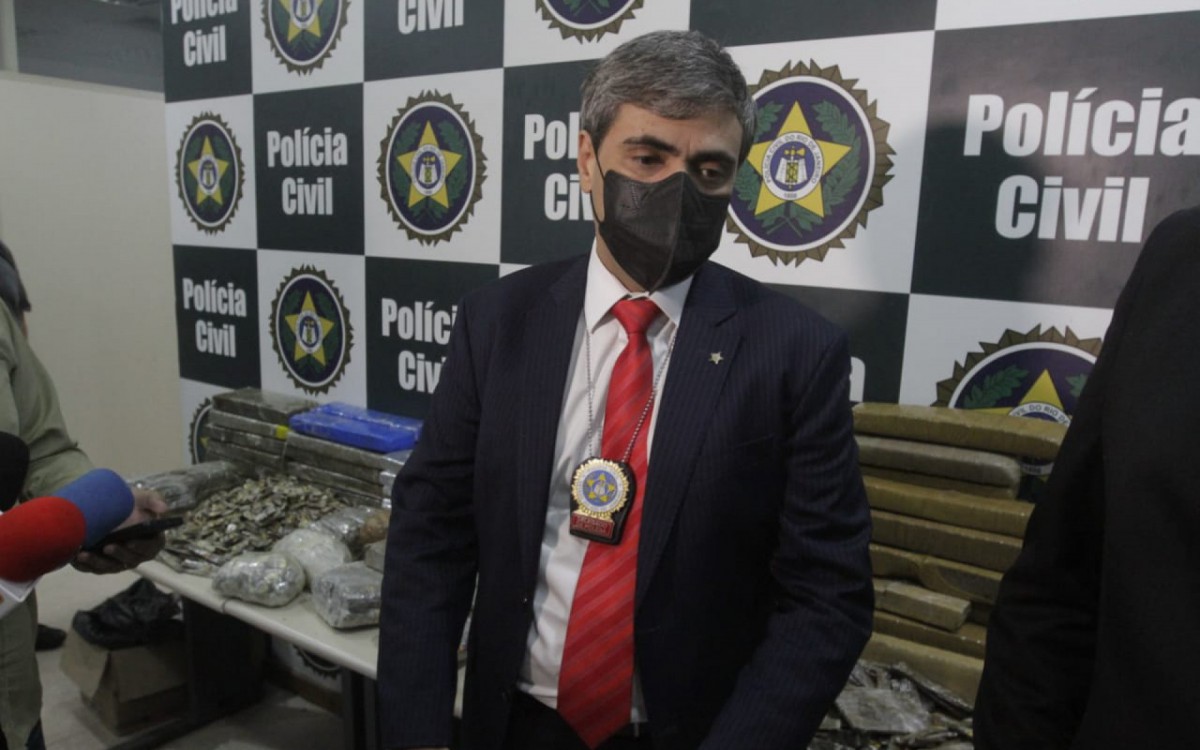 Diretor do DGPC, delegado Antenor Lopes contou que a carga de drogas estava avaliada em R$ 700 mil  - Marcos Porto / Ag&ecirc;ncia O DIA 