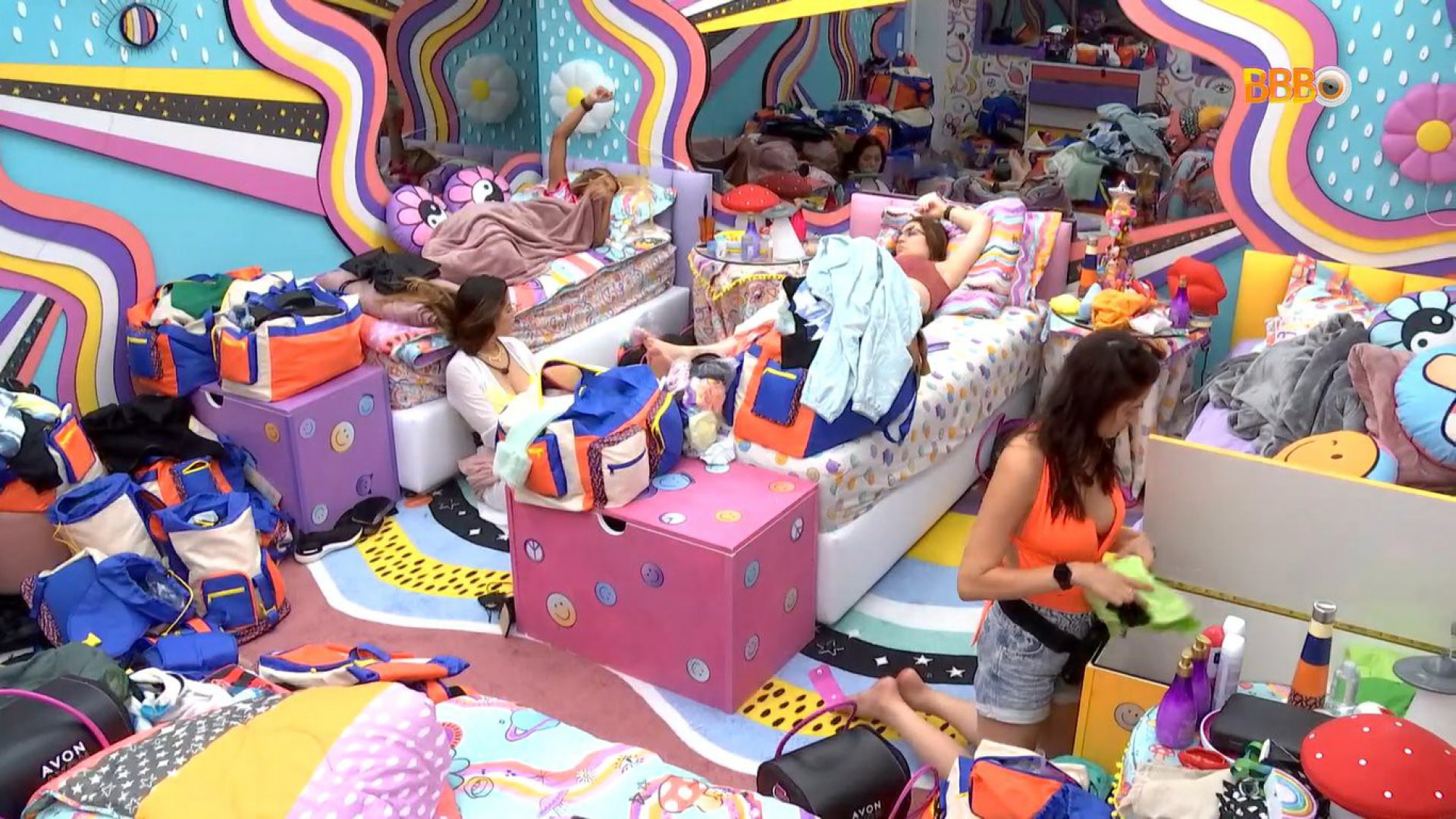 Sisters usam relógio enviado pela produção do 'BBB 22' para monitorar os participantes - Reprodução/Globoplay