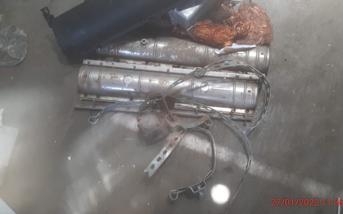 Caixas de passagem de cabos tamb&eacute;m foram encontradas