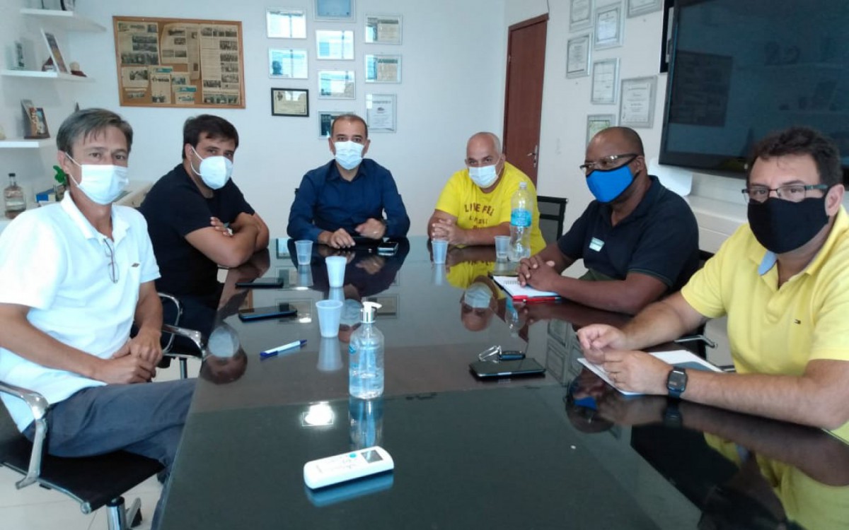 Na reuni&atilde;o: Vantoil Martins, Aquiles Barreto, Jorgino Pereira, Paulo Rito, Arildo Mendes e Alan Simonassi