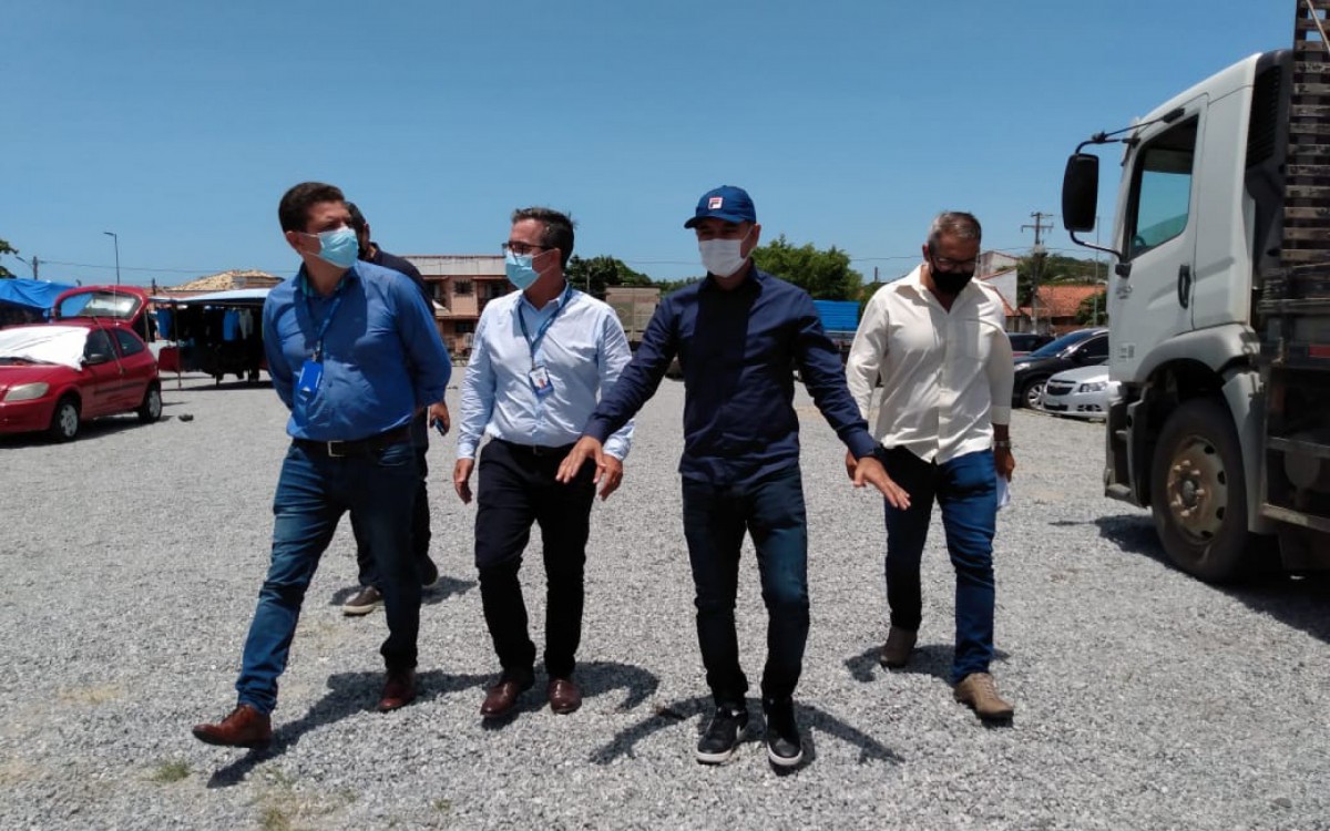 o subsecret&aacute;rio estadual de Cidades, Paulo Cleffs, que estava acompanhado do assessor regional da secretaria, Adriano Jos&eacute; Mattos vistoriaram obras ao lado do prefeito Vantoil Martins 