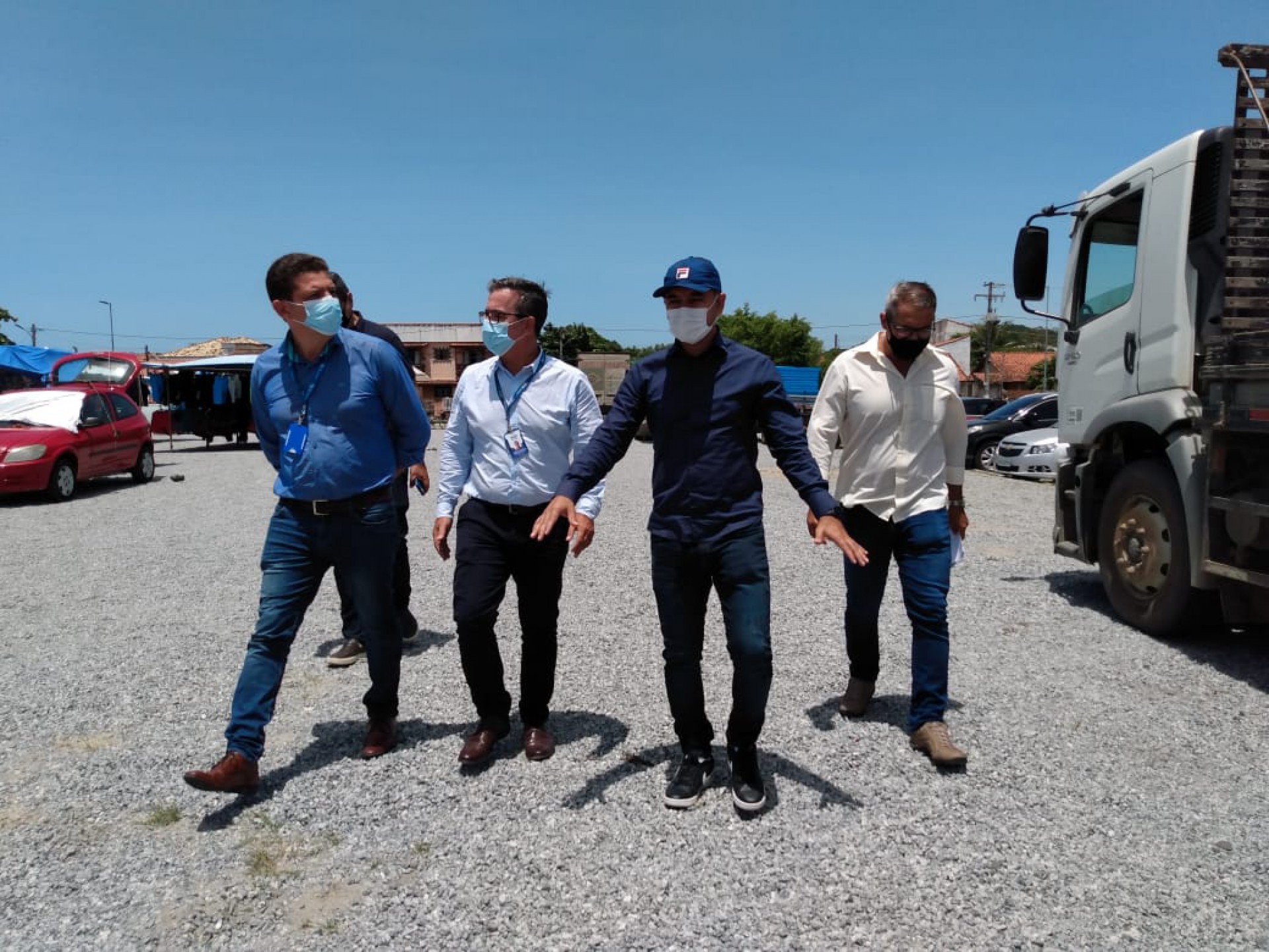 o subsecret&aacute;rio estadual de Cidades, Paulo Cleffs, que estava acompanhado do assessor regional da secretaria, Adriano Jos&eacute; Mattos vistoriaram obras ao lado do prefeito Vantoil Martins  - SECOM 