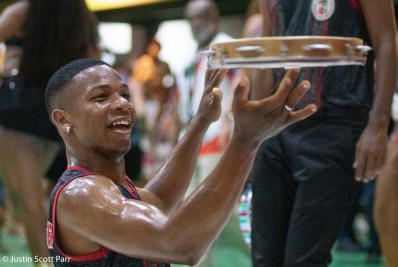 Grande Rio volta com tradição da ala de pandeiristas