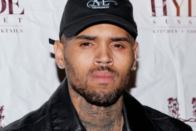 Modelo acusa Chris Brown de cometer estupro durante festa