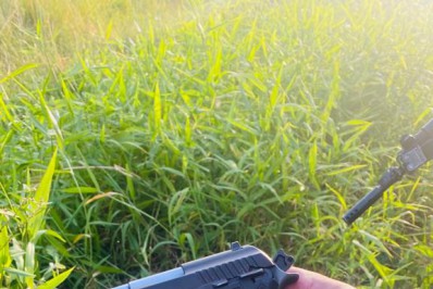 PM apreende pistola e drogas na Comunidade Parque Floresta em Belford Roxo