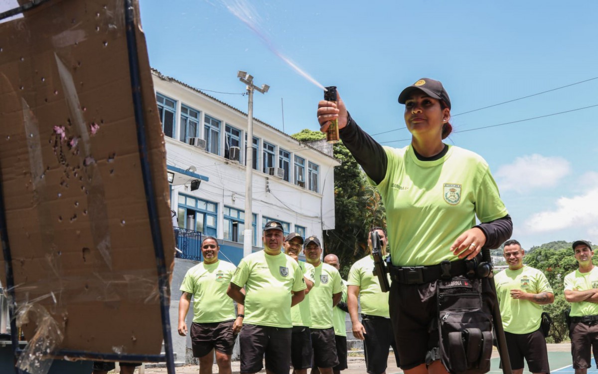 Subst&acirc;ncia marca o atingido, permanecendo na pele por aproximadamente 30 minutos