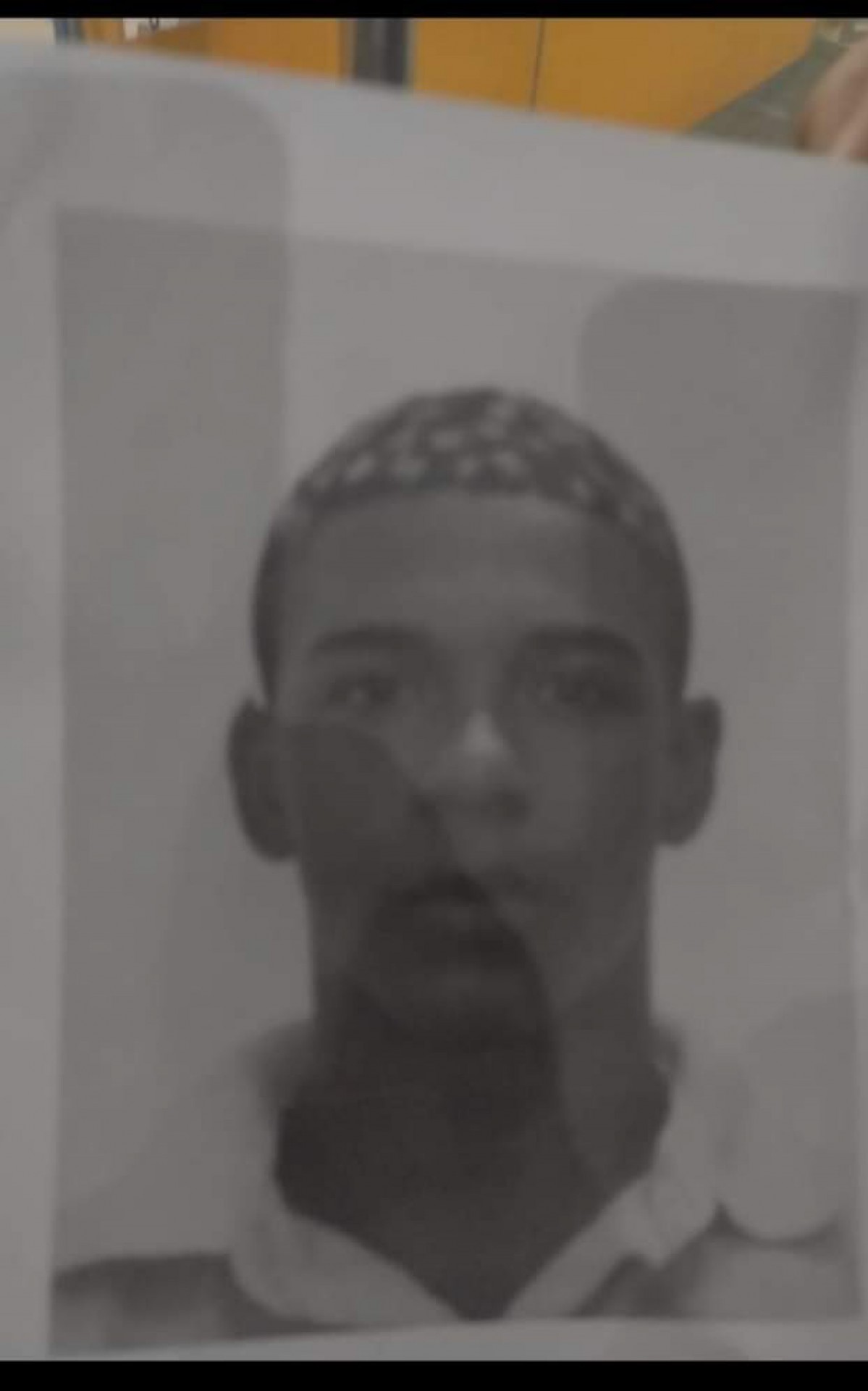 Foto do fugitivo no banco de imagens da Pol&iacute;cia Civil. O caso vem sendo tratado ccom discri&ccedil;&atilde;o 