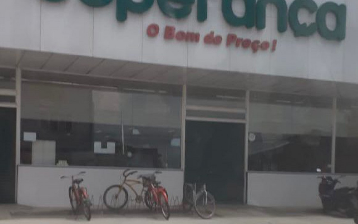 Olheiros do tr&aacute;fico vigiavam os com&eacute;rcios para se certificar quer as ordens estavam sendo cumpridas 