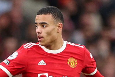 Greenwood, atacante do Manchester United, deixa a prisão após agressões contra namorada