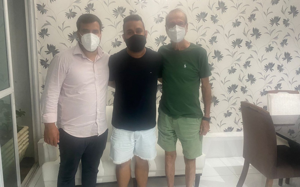 Rodolpho Campbell, novo Assessor Especial, entre o secret&aacute;rio do Rio, Aquilles Barreto e o prefeito Jos&eacute; Bonif&aacute;cio.  