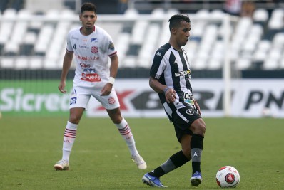 Breno destaca importância de Enderson Moreira no comando do Botafogo: 'Muito justo'