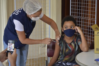 Vacinação infantil deve ser retomada na sexta para crianças de 7 e 6 anos