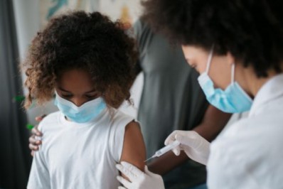 São Pedro da Aldeia vacina crianças de 11 e 10 anos sem comorbidades contra a Covid-19