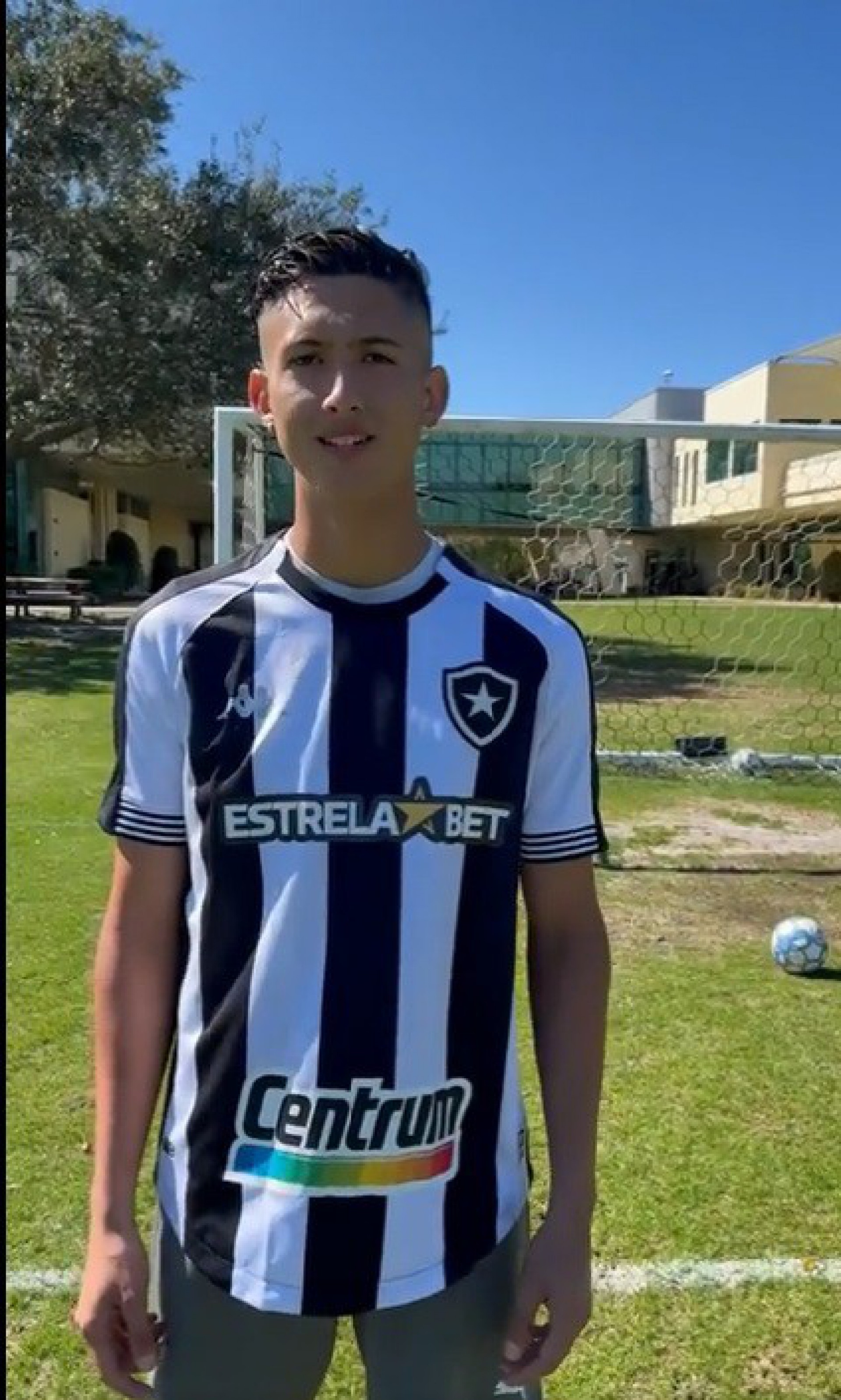 John Textor apresenta 'Novo Ronaldo' do FC Florida com a camisa do Botafogo