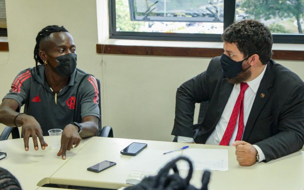 Familiares de Mo&iuml;se Kabamgabe j&aacute; se reuniram outras vezes com advogado Rodrigo Mondego, da Comiss&atilde;o de Direitos Humanos da OAB
