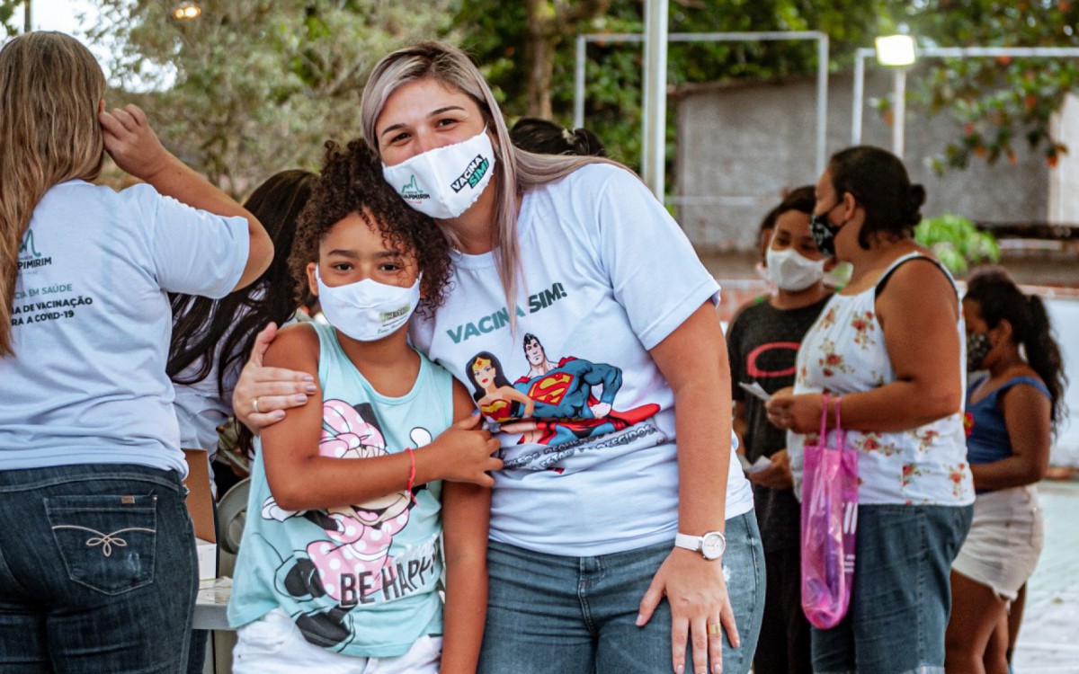 A prefeita de Guapimirim, Marina Rocha, incentiva a vacinação infantil contra o coronavírus - Secom PMG - Imagem cedida ao O Dia