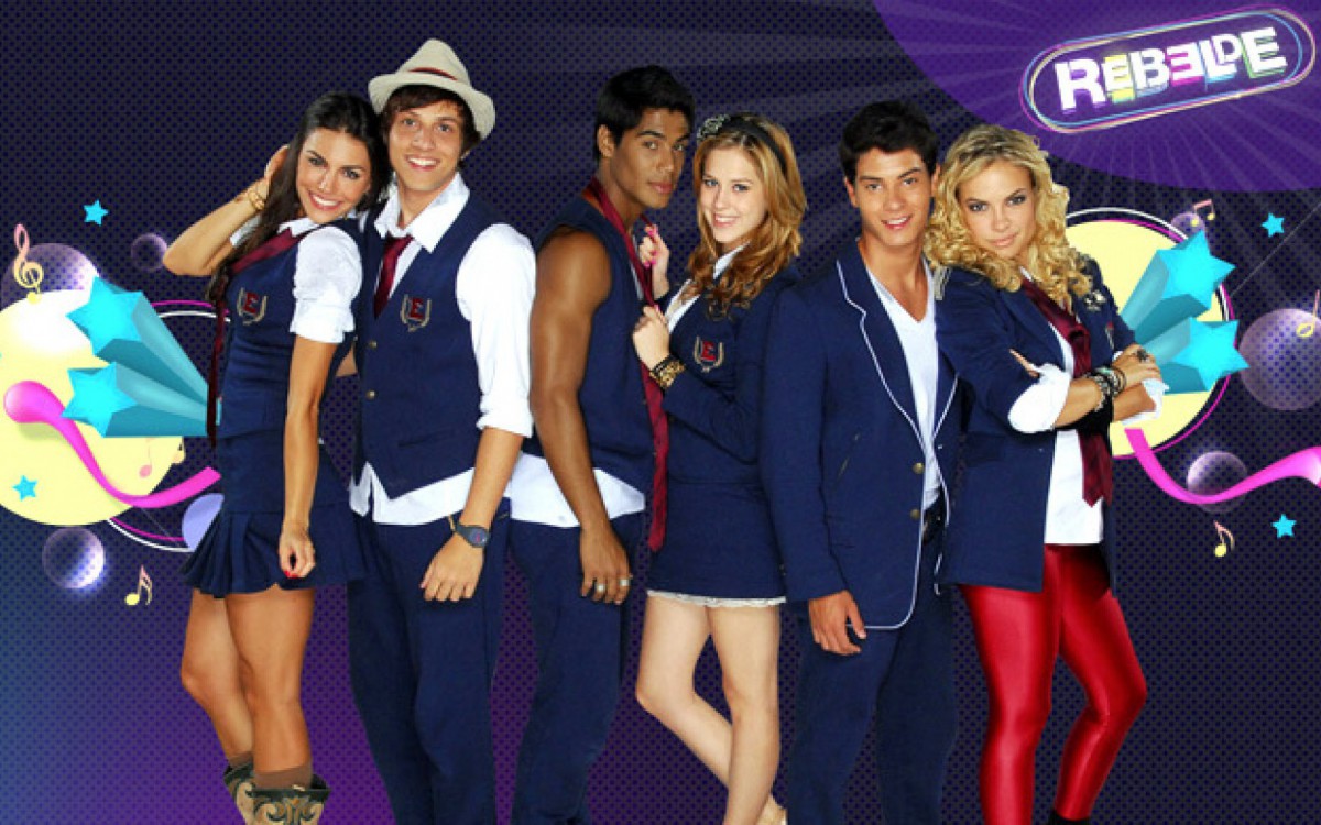 Rebelde Brasil era formada por Mel Fronckowiak, Chay Suede, Micael Borges, Sophia Abrão, Arthur Aguiar e Lua Blanco - Divulgação/Record