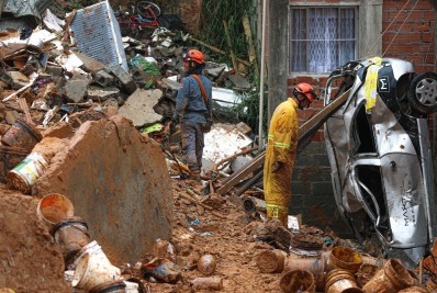Chuvas: SP prepara leis para remover moradores de áreas de risco