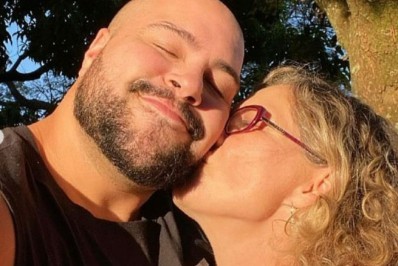 Mãe de Tiago Abravanel se pronuncia após ator desistir do 'BBB 22': 'Orgulho'