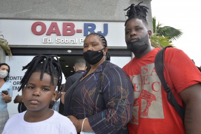 Irmão de congolês morto revela insegurança de ficar no Brasil: 'Não temos mais vontade'