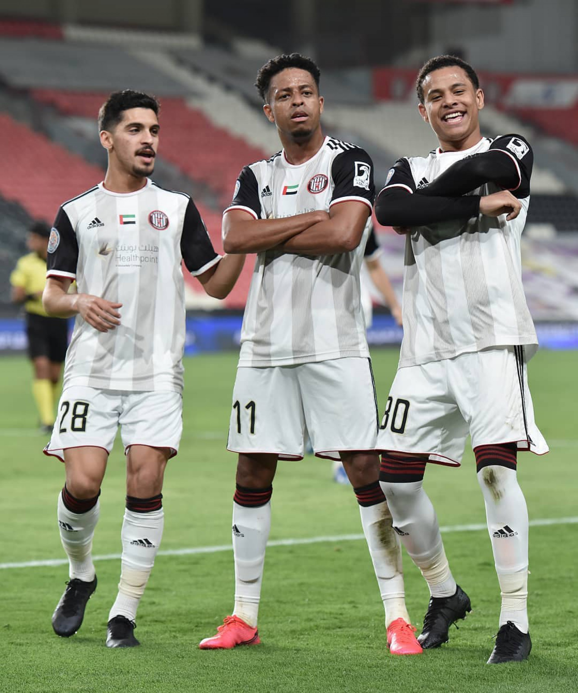 Keno (no meio) comemora gol junto com Bruno Concei&ccedil;&atilde;o (&agrave; direita) - Divulga&ccedil;&atilde;o Al-Jazira