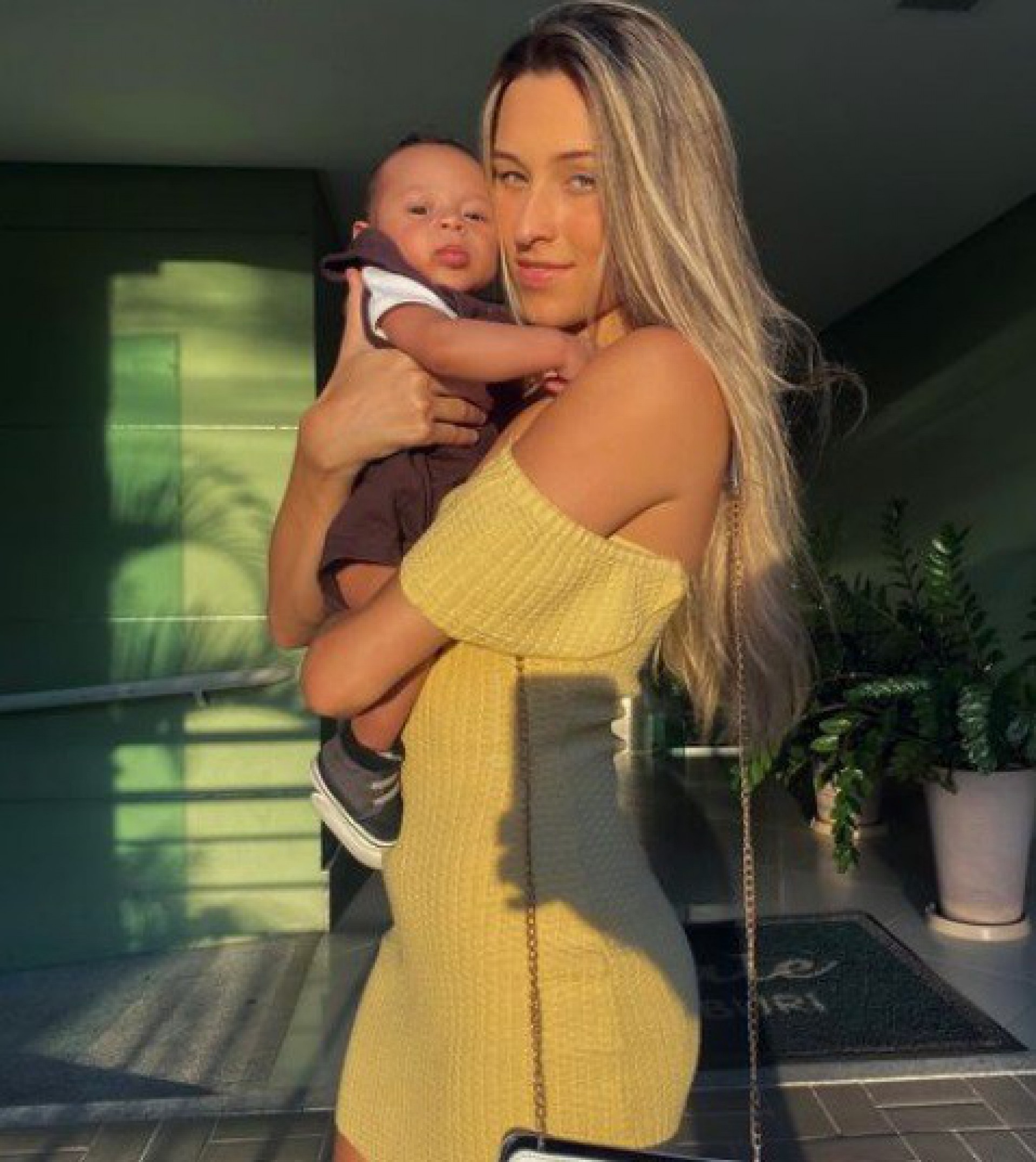 Thays Andreata e Peazinho, filho de Paulo André - Reprodução Internet