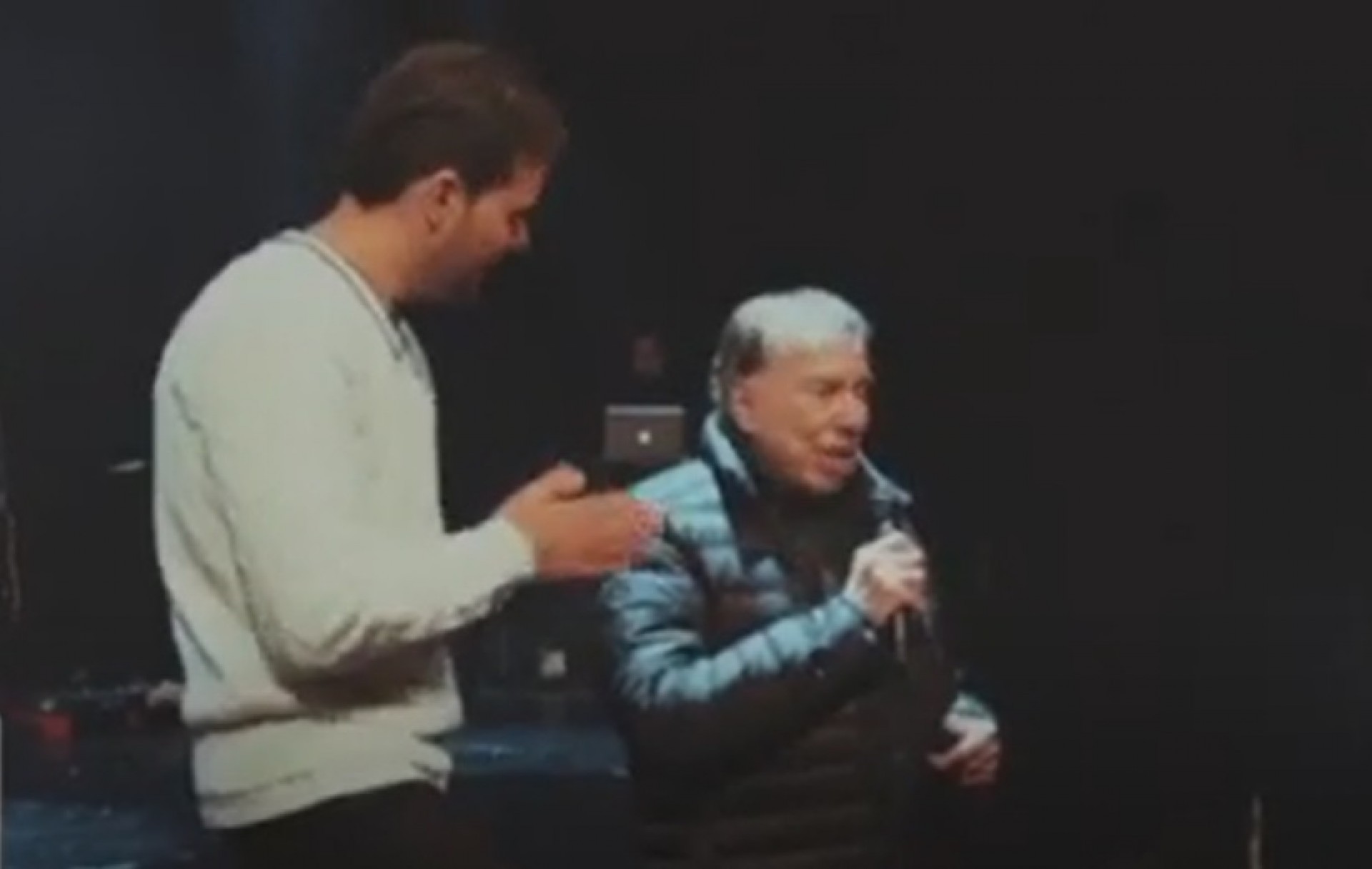 Silvio Santos sobe ao palco da igreja Lagoinha Orlando Church - reprodução de vídeo