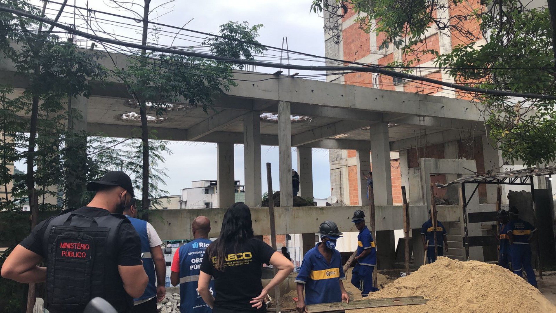 Após o início da demolição em novembro, os pavimentos começaram a ser refeitos pelos milicianos - Divulgação/Seop