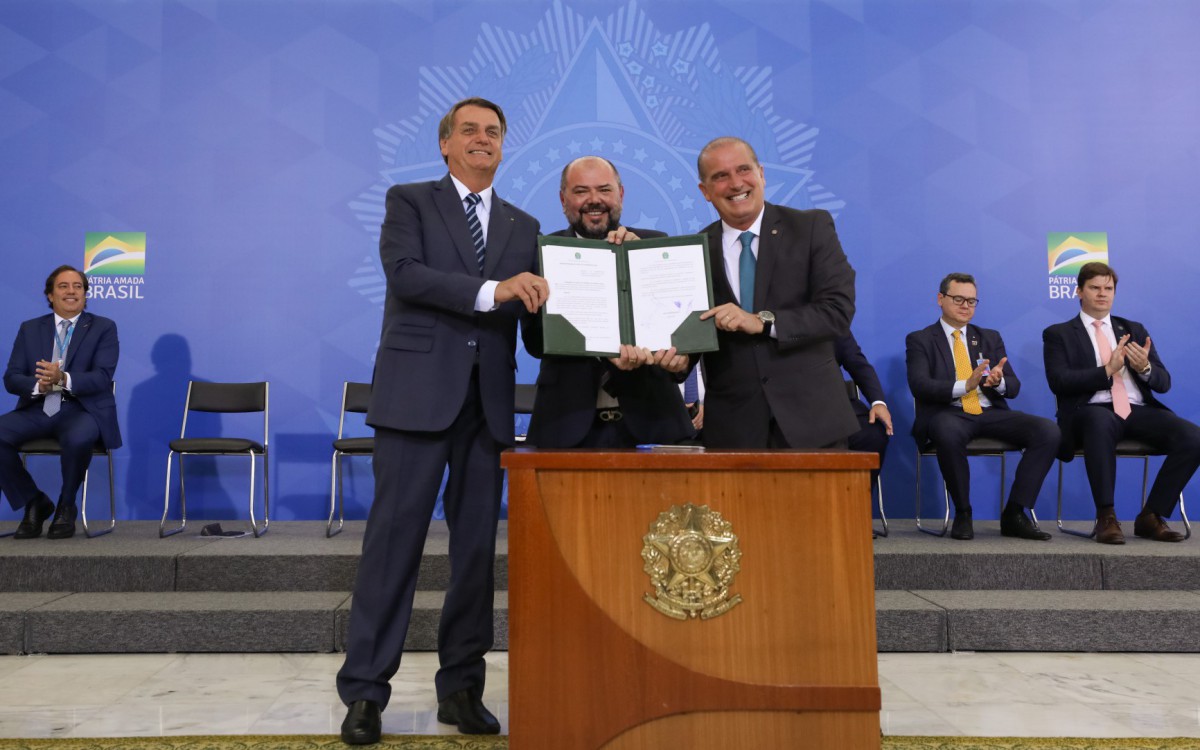 Mudanças na prova de vida foram anunciadas durante cerimônia no Palácio do Planalto nesta quarta-feira