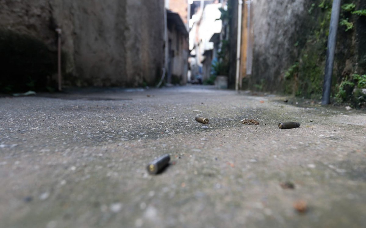 PM faz opera&ccedil;&atilde;o na Cidade Alta nesta quarta-feira (2). Intenso tiroteio no in&iacute;cio da manh&atilde; afetou circula&ccedil;&atilde;o dos trens