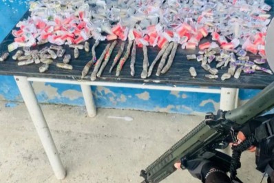 Dupla é presa com maconha e cocaína em Mesquita