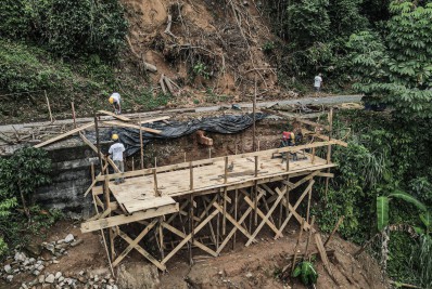 Obra de contenção na Rui Barbosa, em Cachoeiras de Macacu, segue avançando