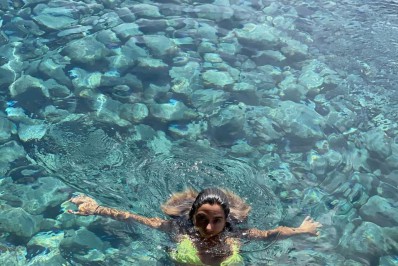 Giovanna Lancelloti abre albúm de fotos para celebrar dia de Iemanjá