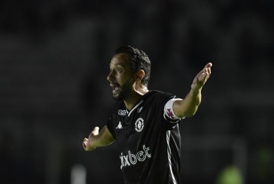 Nenê avalia postura do Vasco em derrota para o Flamengo: 'Estamos no caminho certo'