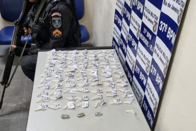 Suspeito foge, mas PM apreende drogas em Resende