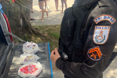 ‘Vapor’ de 16 anos é apreendido com drogas em Cabo Frio