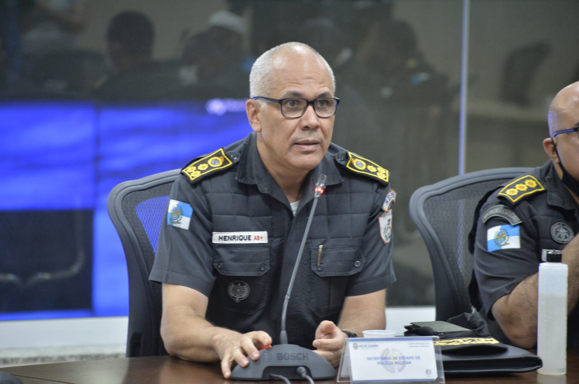 O coronel Luiz Henrique Marinho Pires, secretário da SEPM, no início do encontro. - Fábio Porto/Agência O Dia